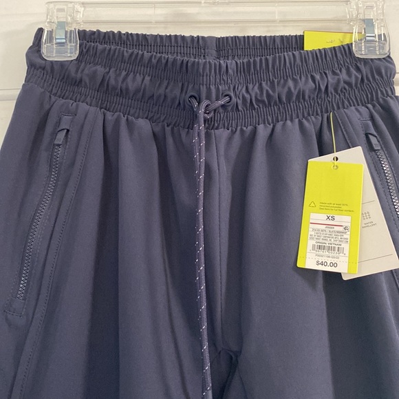 Woman’s all in motion lined joggers - Picture 3 of 12